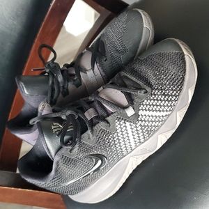 Nike Kids Kyrie Irving Flytrap (GS)